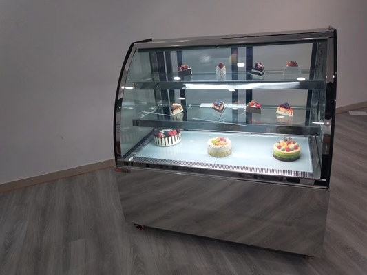 Δροσίζοντας γραφείο επίδειξης επιδορπίων ανεμιστήρων με τα φω'τα των εσωτερικών οδηγήσεων κάτω από κάθε ράφι/την κορυφή